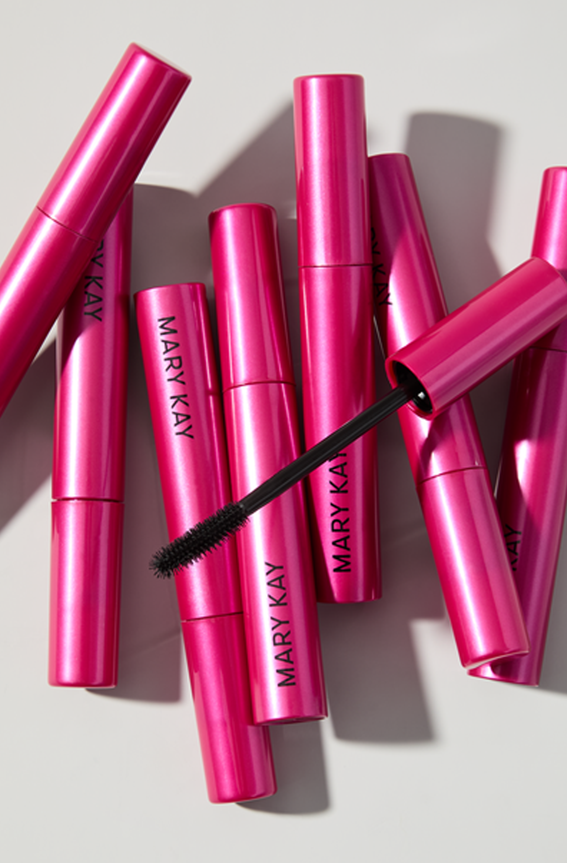 Une pile de tubes de mascara Mary Kay Fanorama