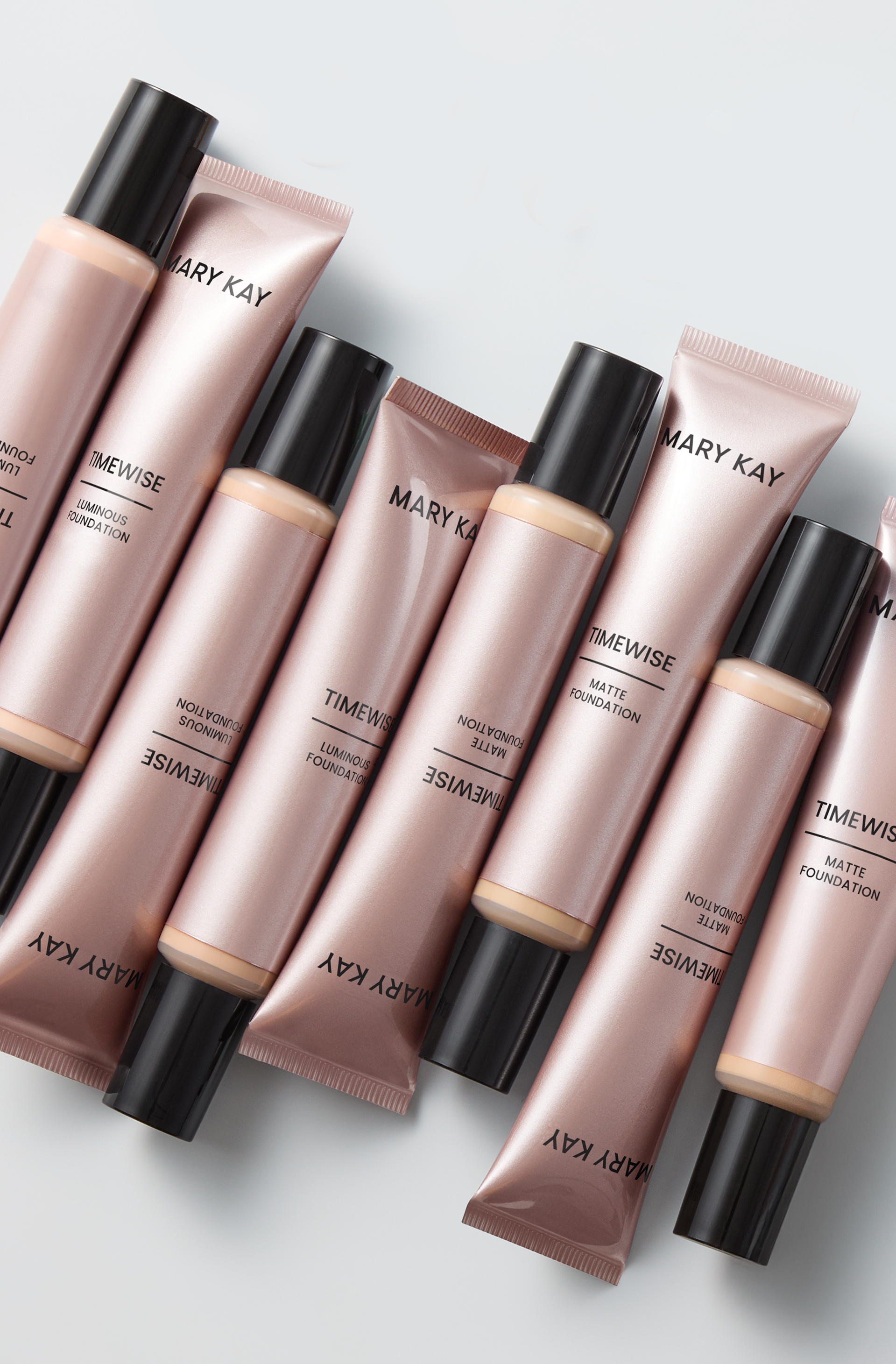 Tubes de fond de teint Mary Kay 3D alignés